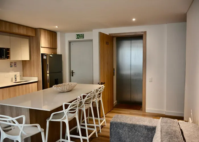 Modern New 3 Bedroom Apartment 5Min To Beach Shops Restaurants