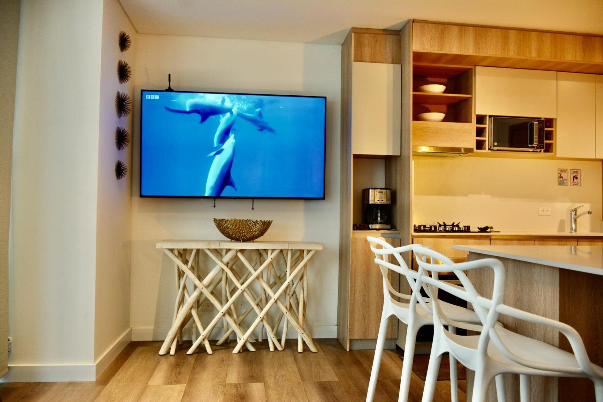 Modern New 3 Bedroom 5min To Shops Restaurants 公寓