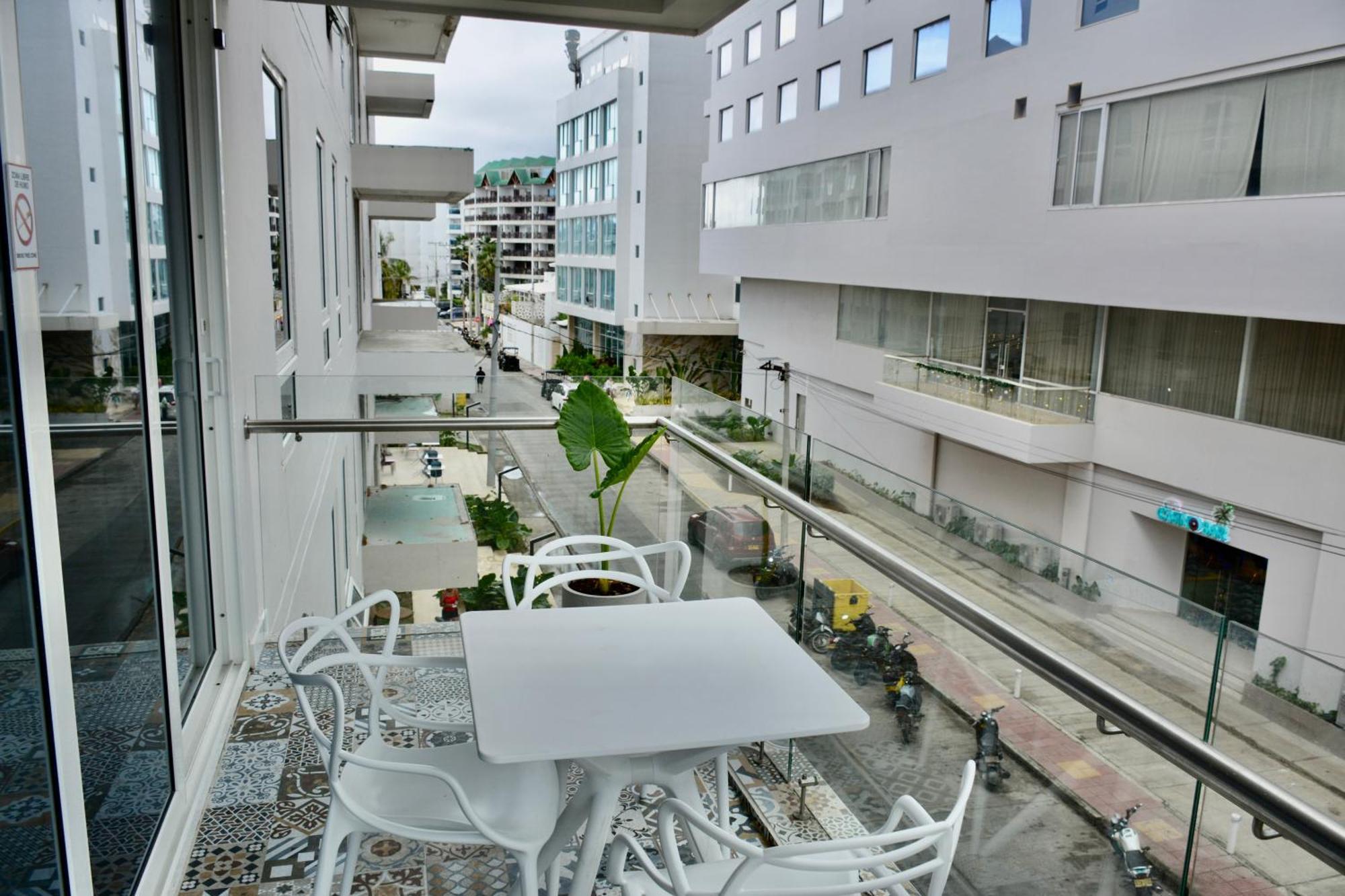 Modern New 3 Bedroom 5min To Shops Restaurants 公寓 *